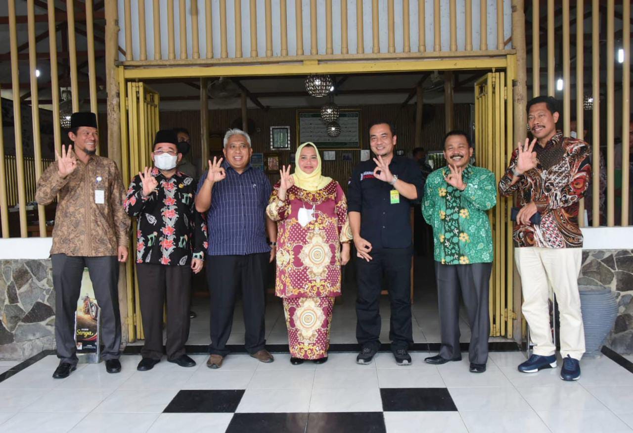 Komitmen Selesaikan Lahan Masyarakat, Tim KLHK Silaturahmi Dengan Bupati Bengkalis